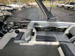 2024 Malibu 22 LSV Icon