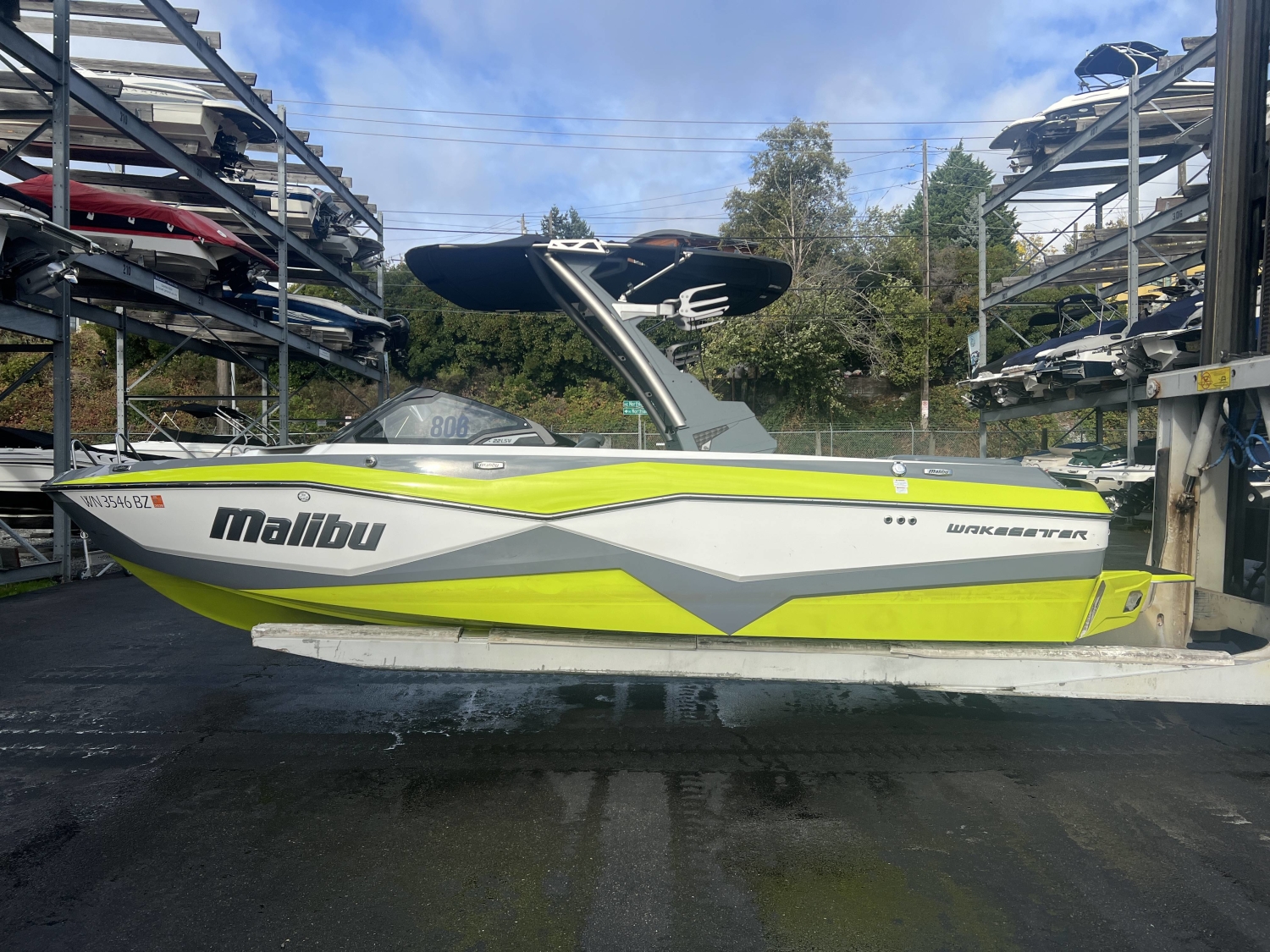 2024 Malibu 22 LSV