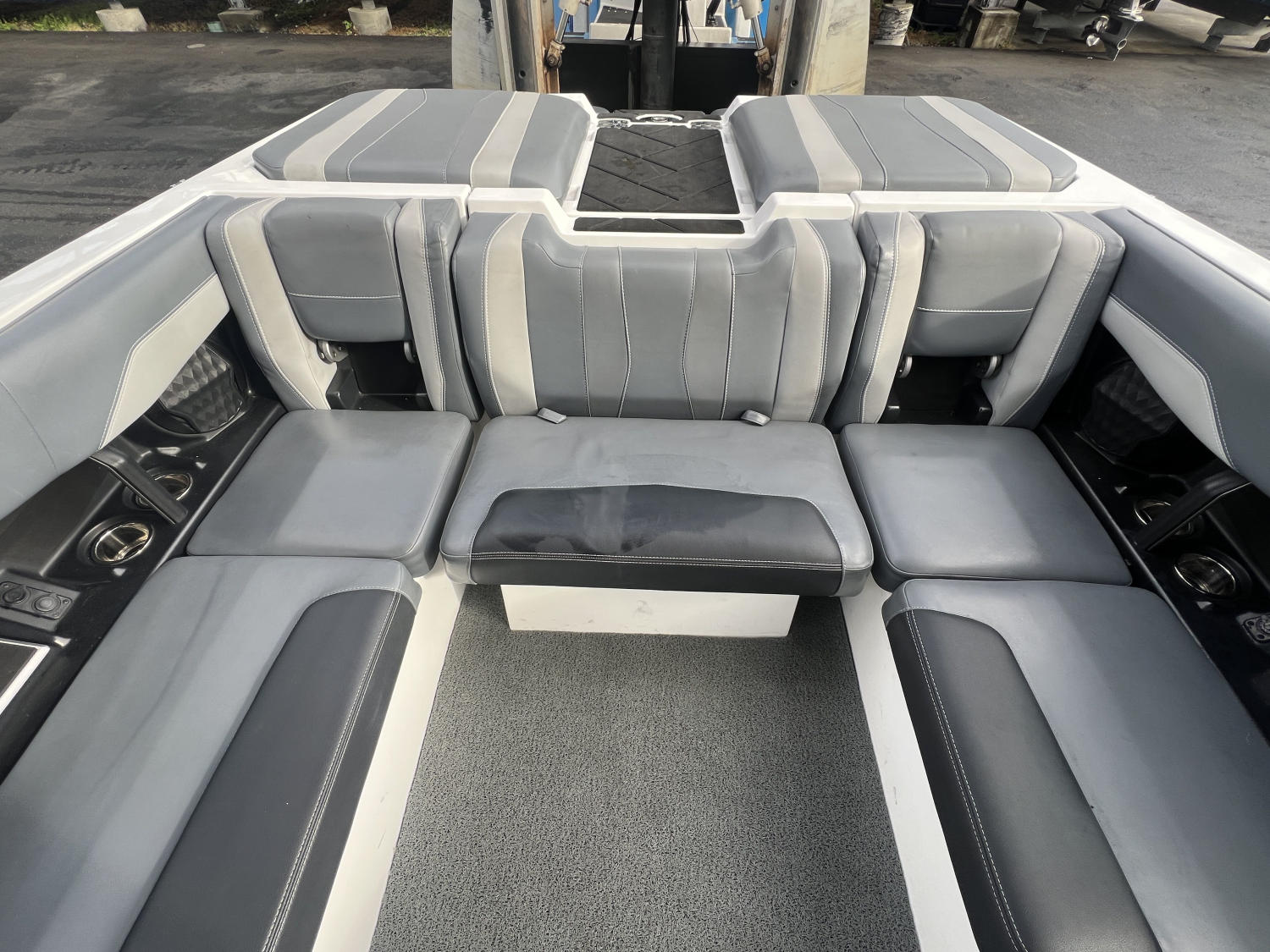 2024 Malibu 22 LSV