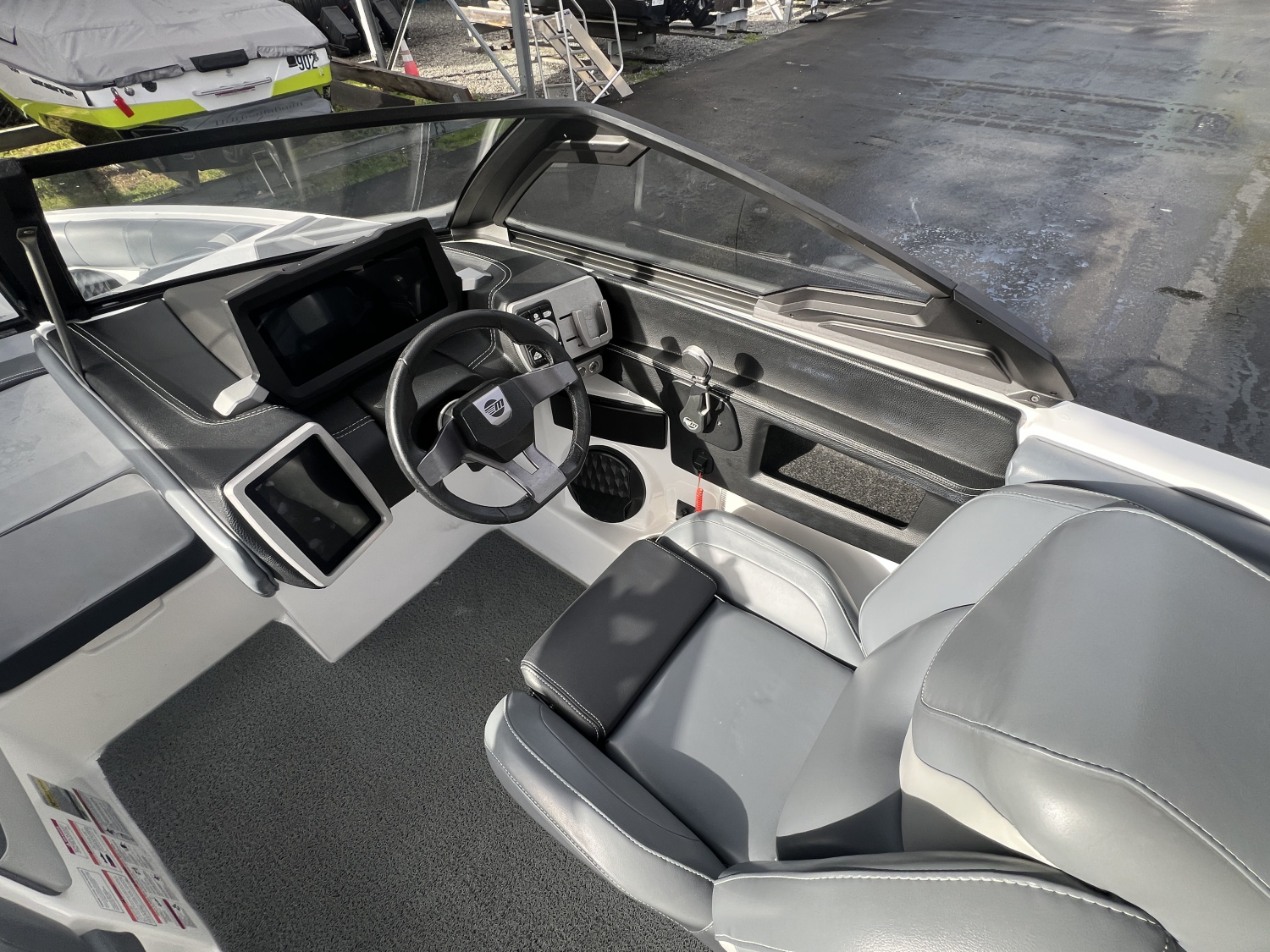 2024 Malibu 22 LSV