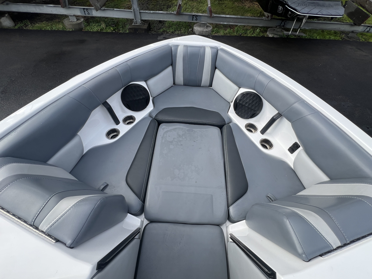 2024 Malibu 22 LSV