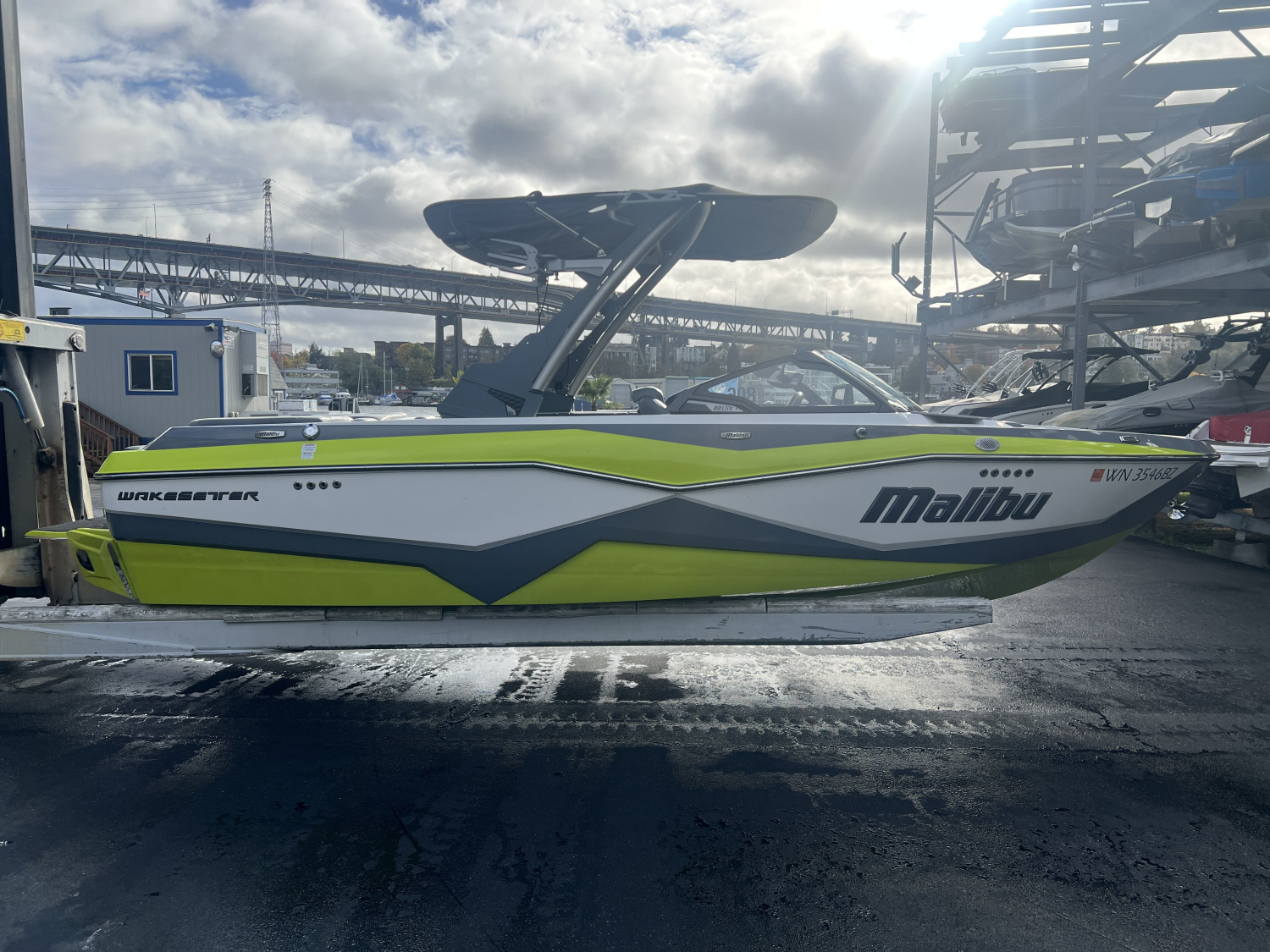 2024 Malibu 22 LSV