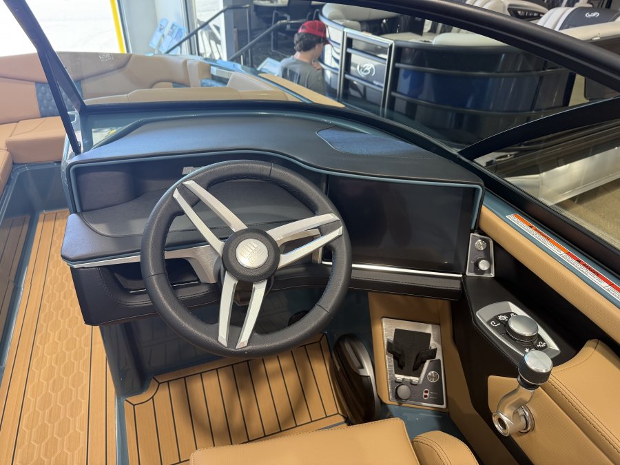 2026-mastercraft-xt24-130870-image12
