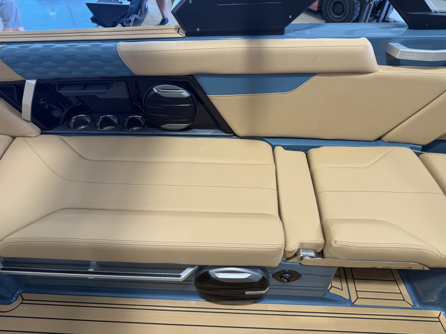 2026-mastercraft-xt24-130870-image15