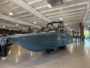 2026-mastercraft-xt24-130870-image2