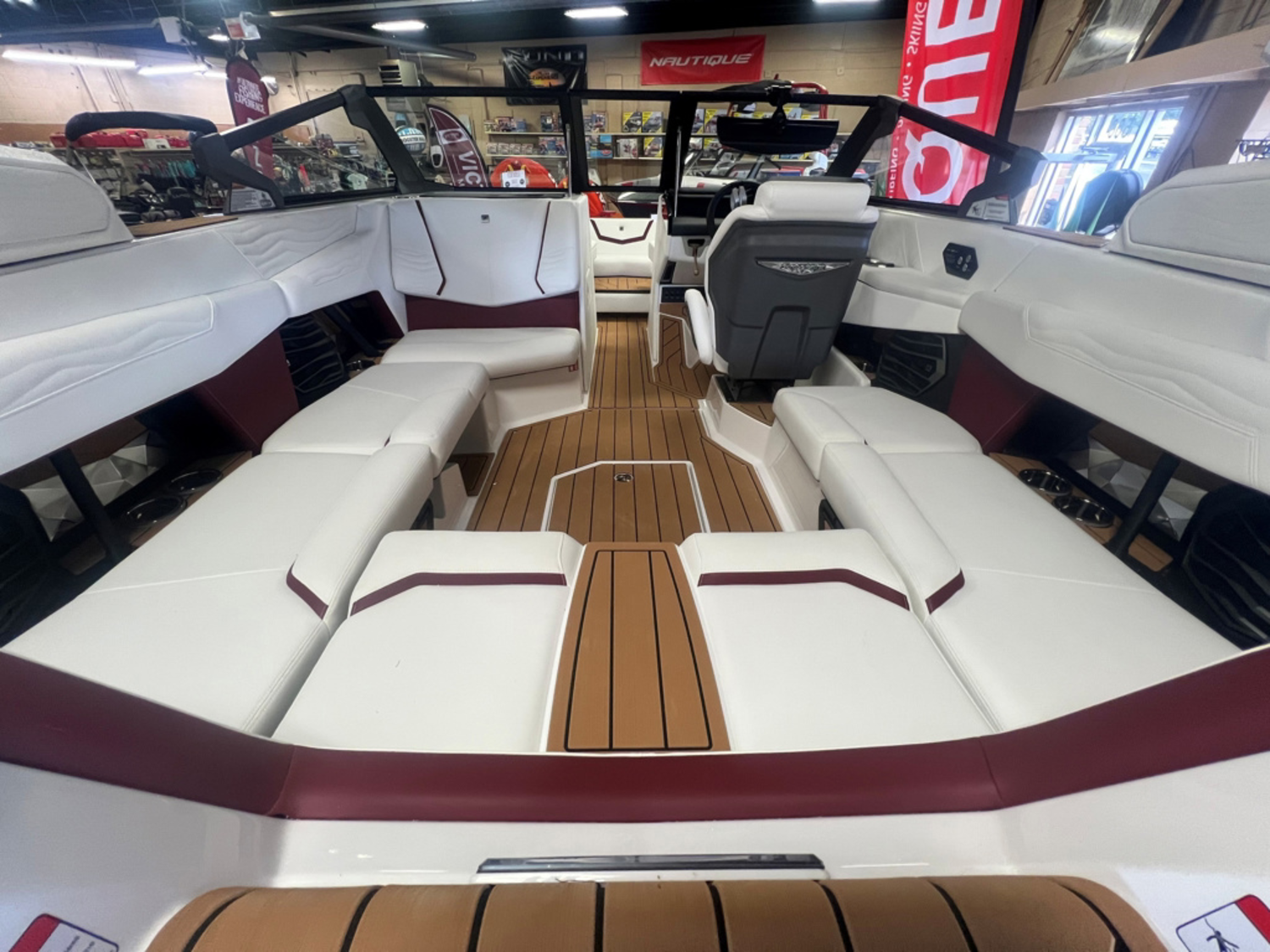 2026 Nautique G21