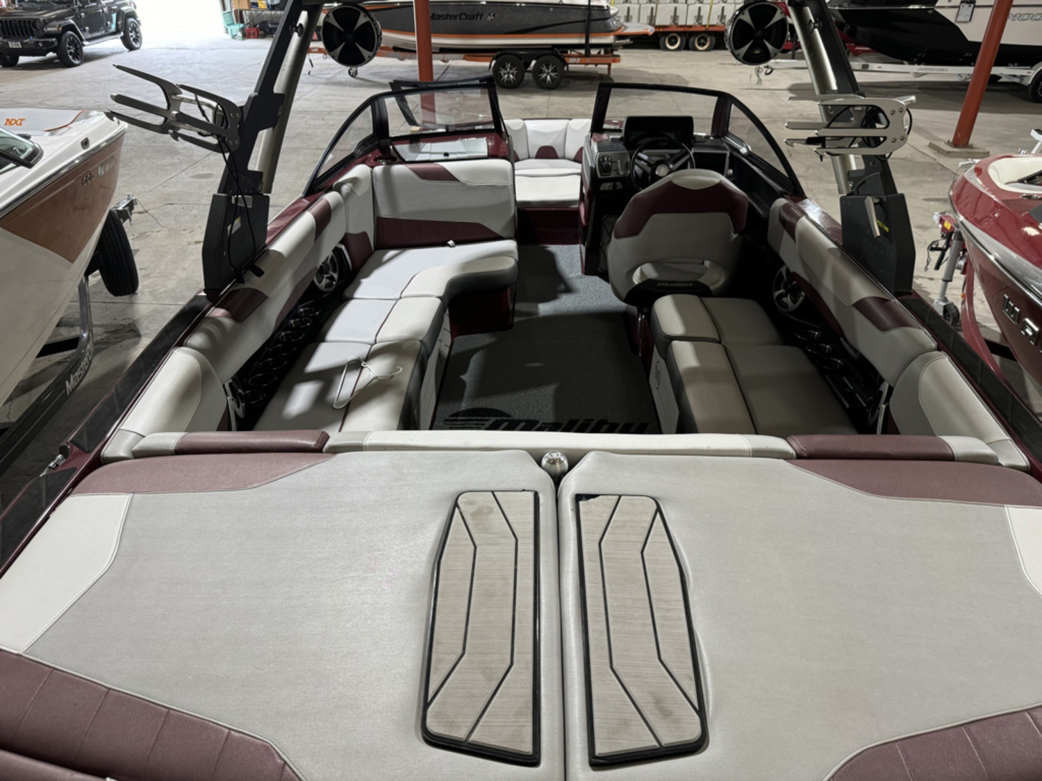 2018 Malibu Boats Wakesetter