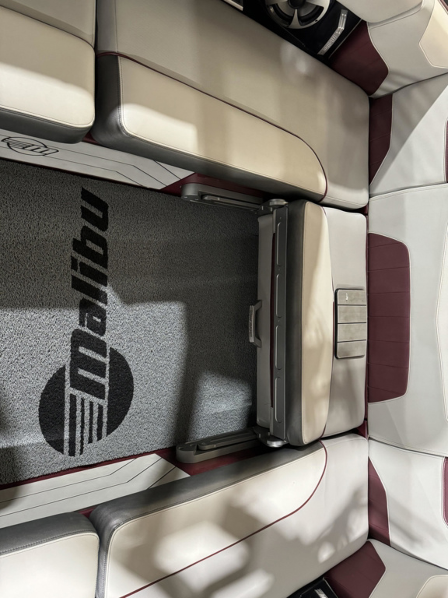2018 Malibu Boats Wakesetter