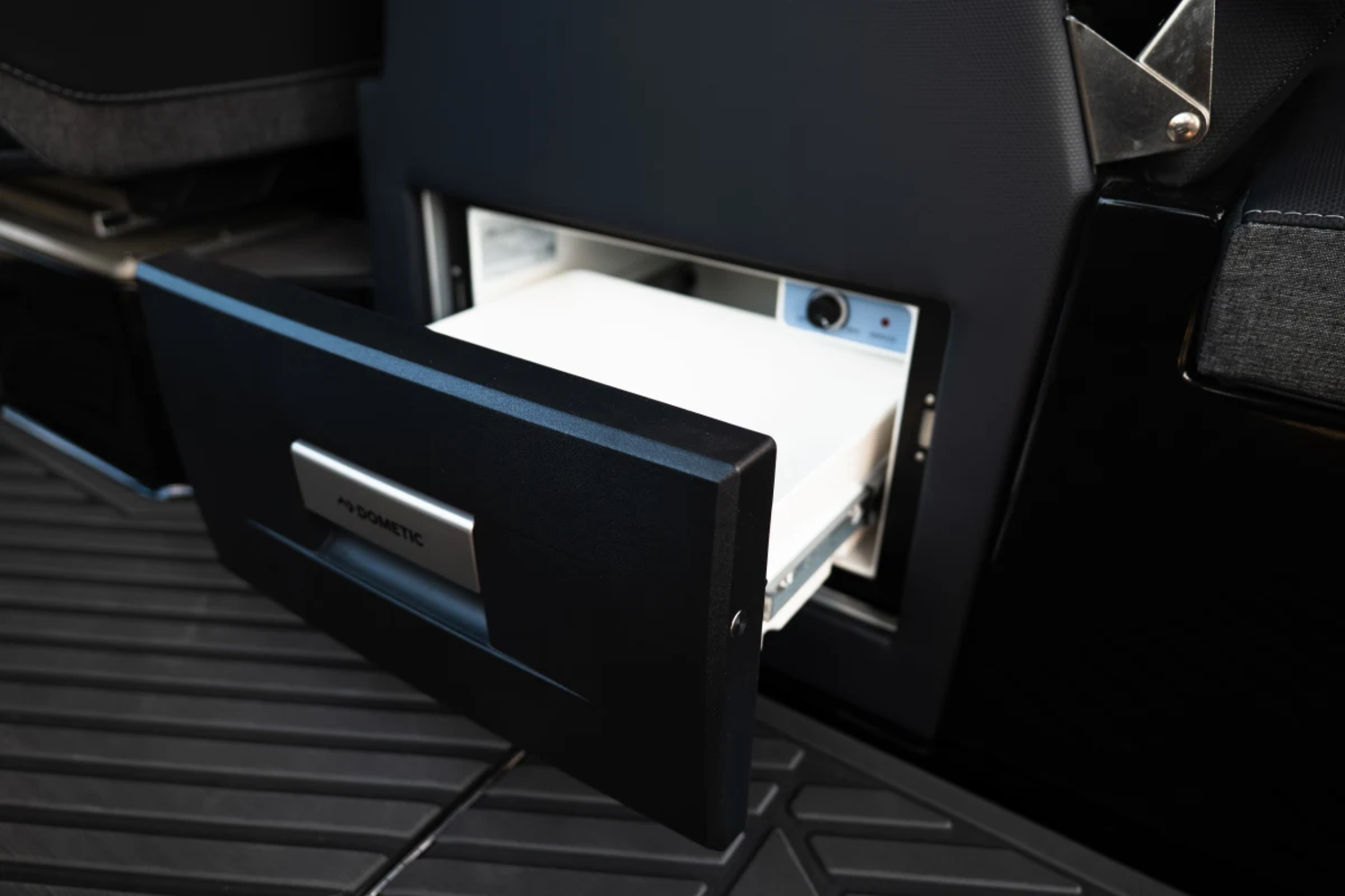 2026 MasterCraft XSTAR-25 BLACK MICA FLAKE ALL OPTIONS 