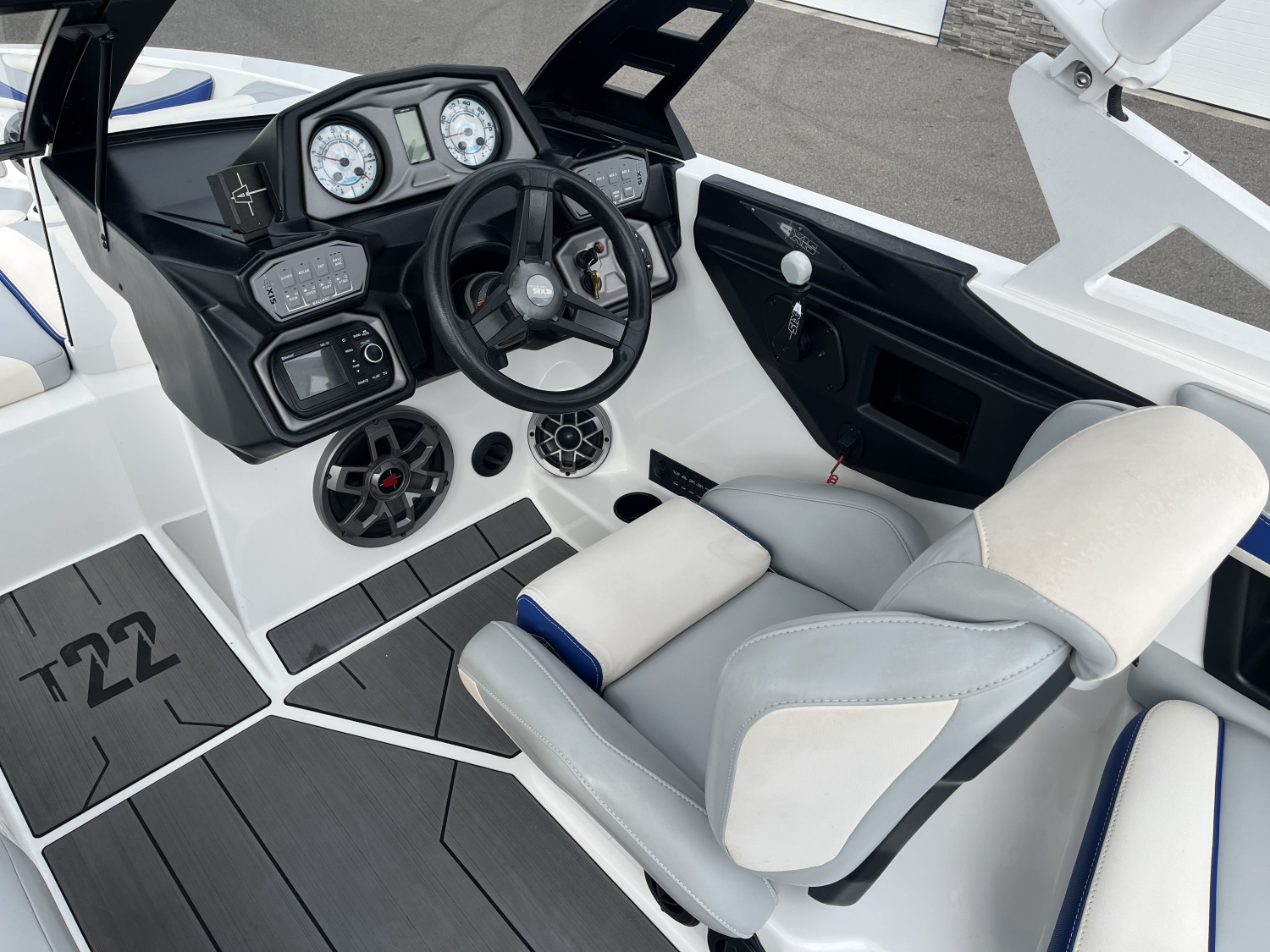 2019 Axis T22