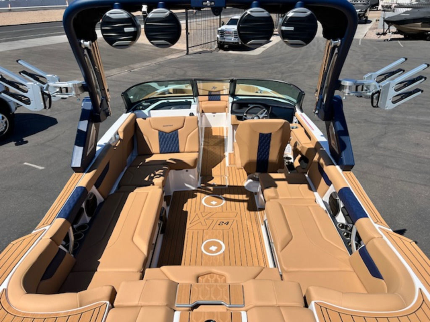 2026 Mastercraft XT24