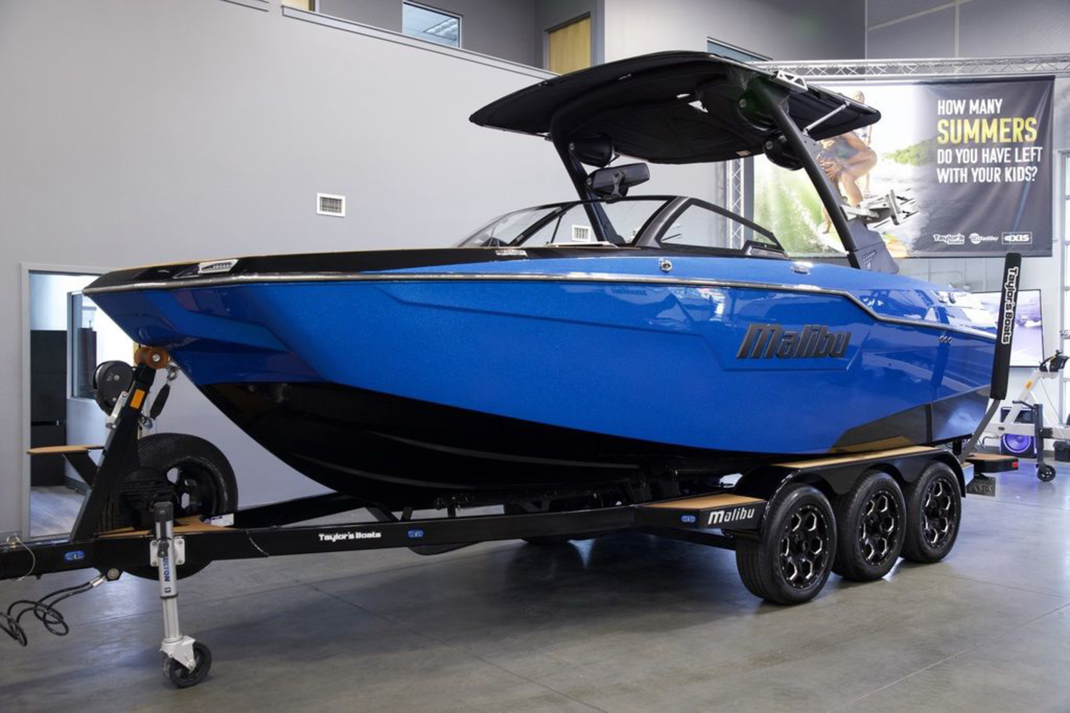 2023 Malibu Boats M220