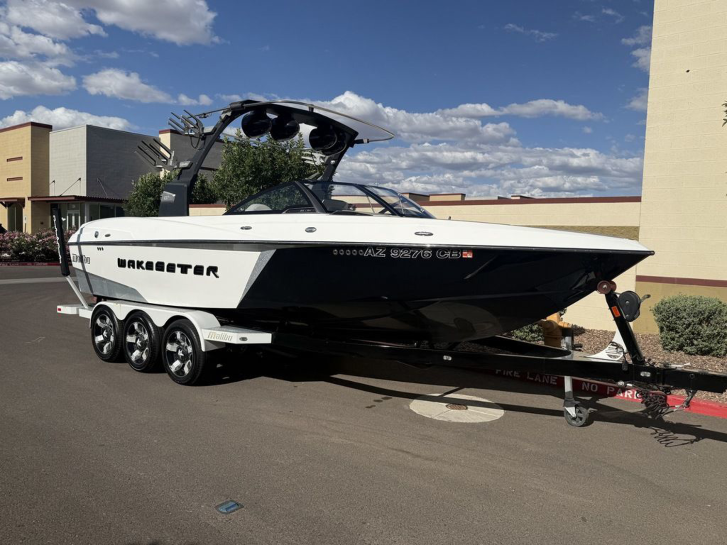 2016 Malibu Boats 25 LSV