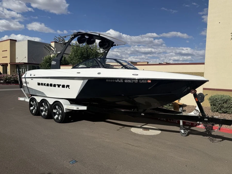 2016 Malibu Boats Wakesetter 25 LSV for sale in Gilbert, Arizona