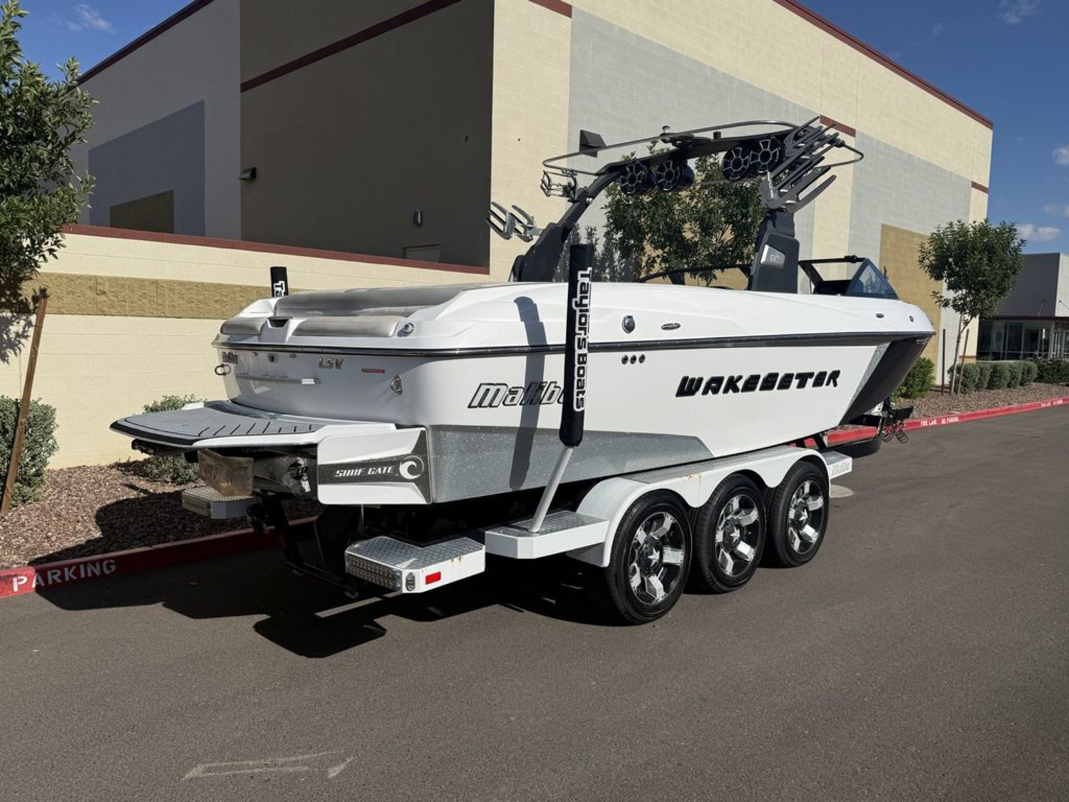 2016 Malibu Boats 25 LSV