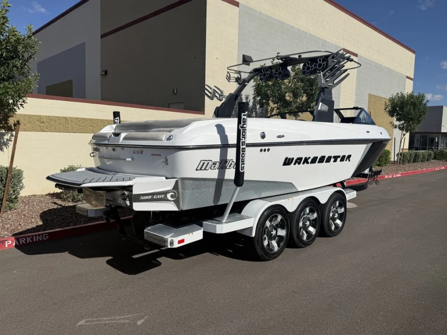 2016 Malibu Boats Wakesetter 25 LSV for sale in Gilbert, Arizona