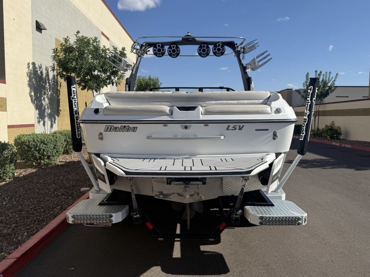 2016 Malibu Boats 25 LSV