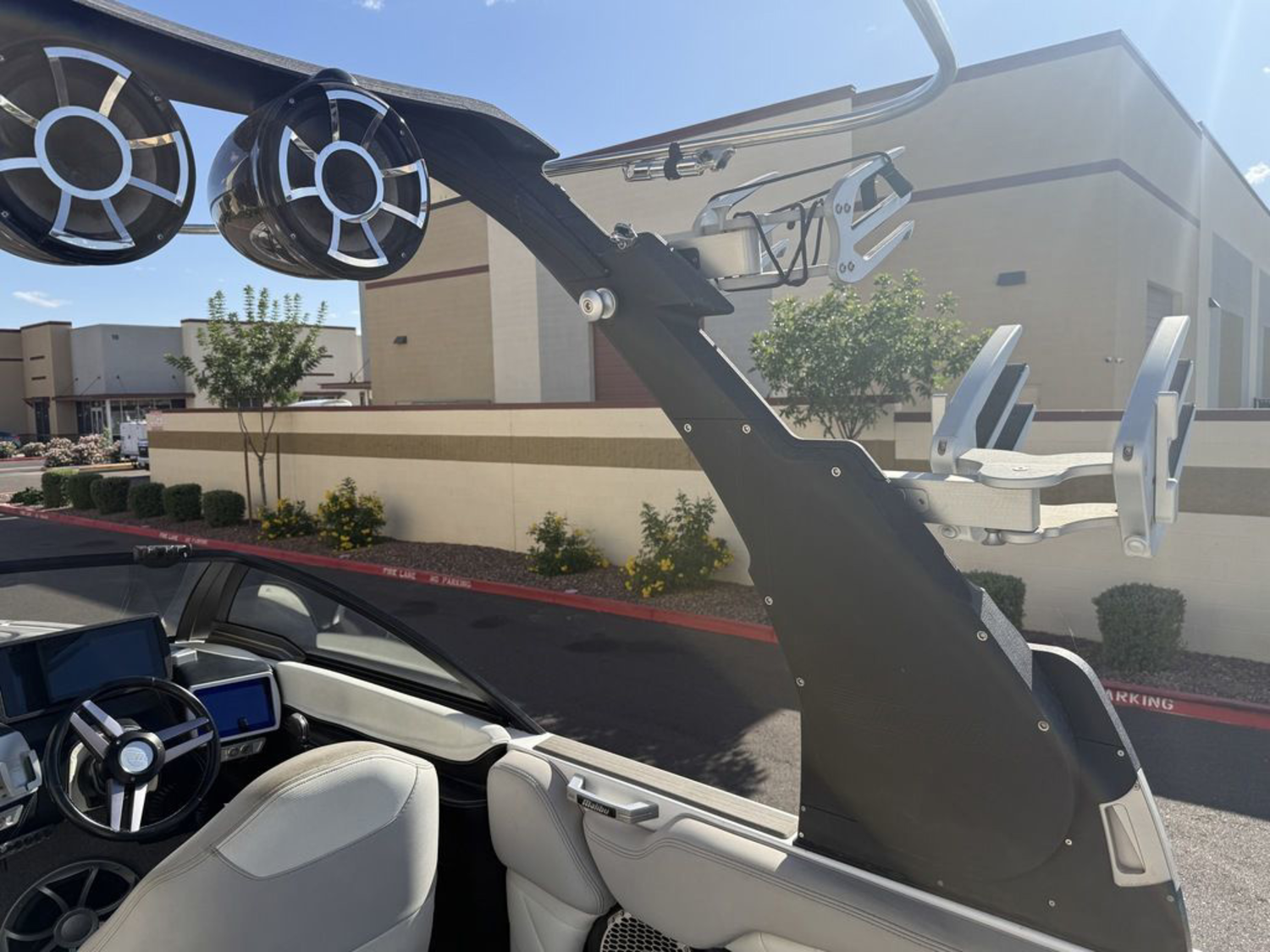 2016 Malibu Boats 25 LSV