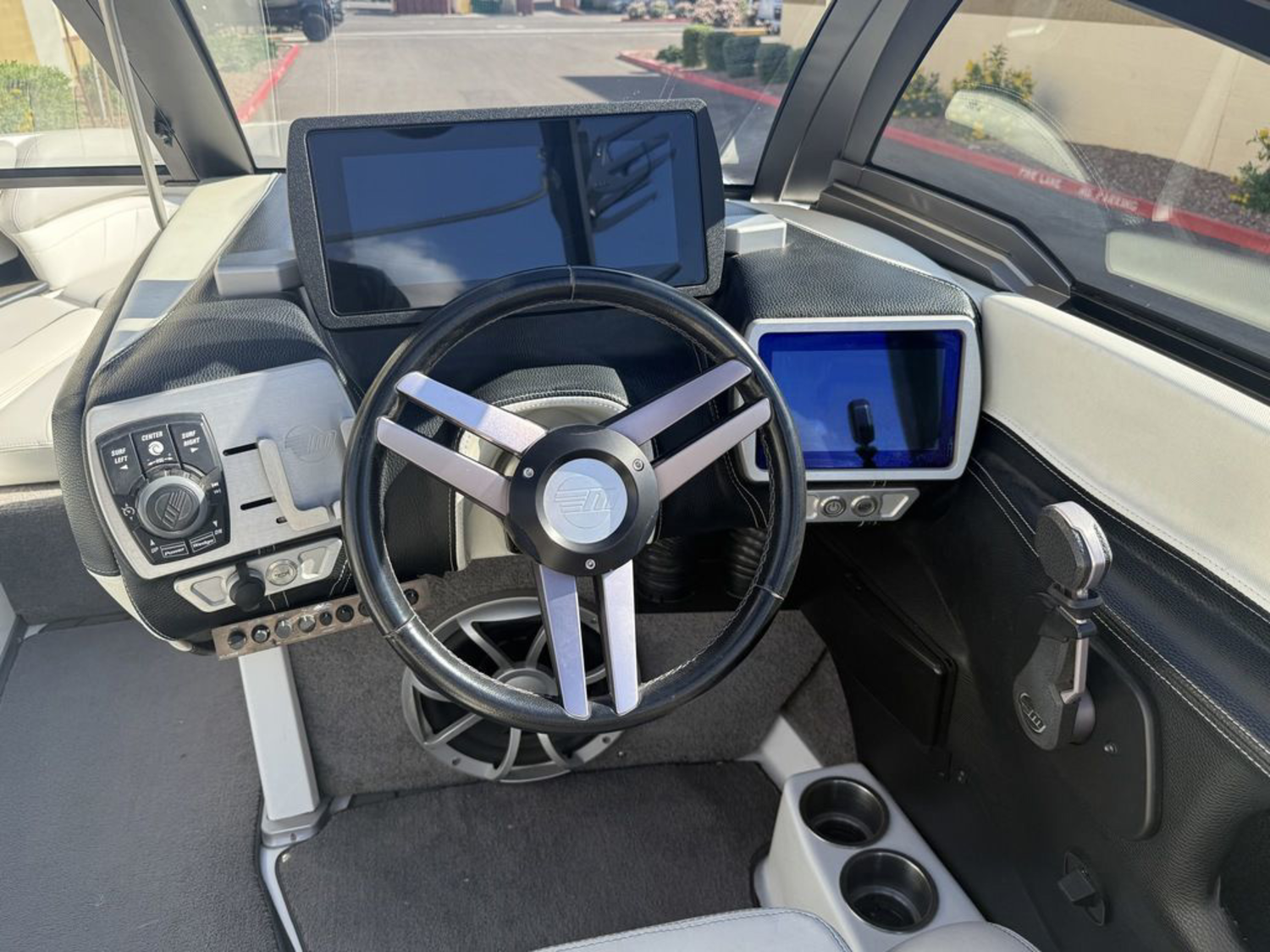 2016 Malibu Boats 25 LSV
