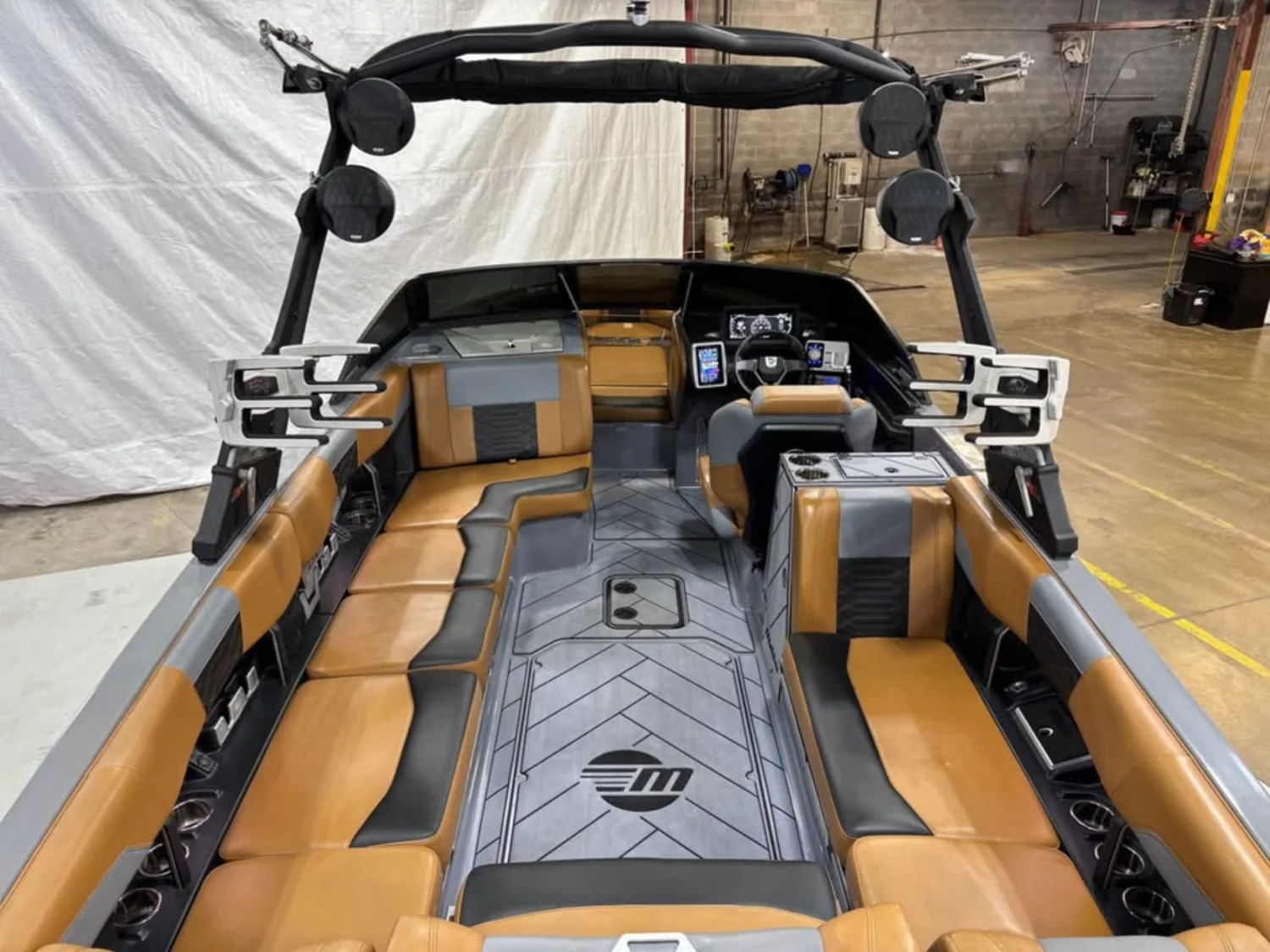 2022 Malibu Wakesetter 25 LSV only 85 hours with trailer