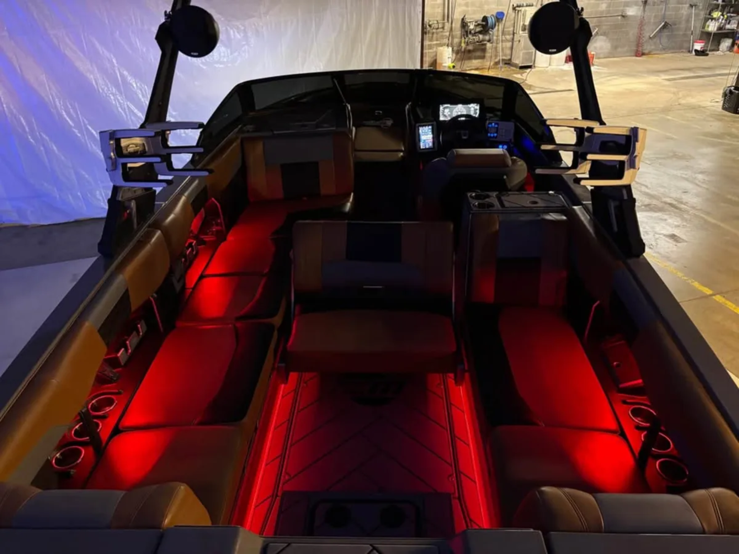 2022 Malibu Wakesetter 25 LSV only 85 hours with trailer