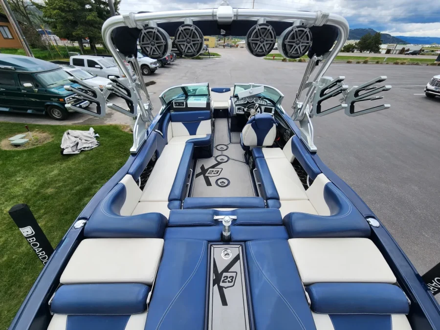 2016-mastercraft-x23-131104-image1_180934.webp