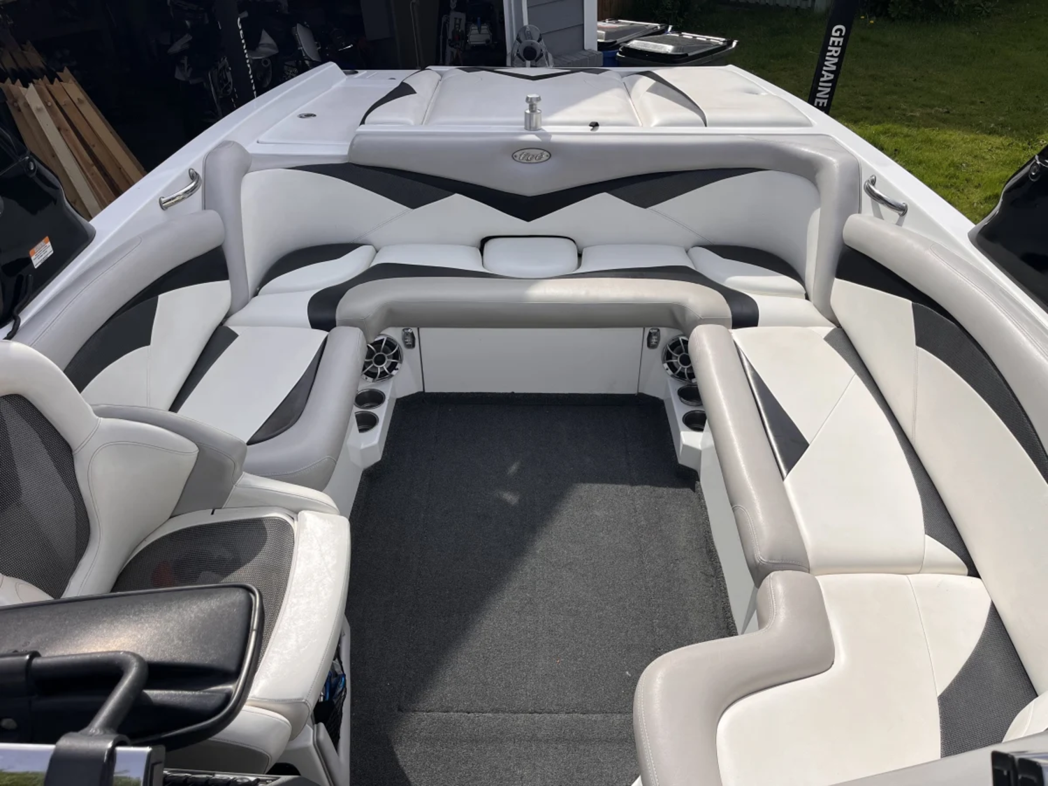 2009 Tige RZ2 Surf, wake boat. Clean. 580 hrs. Ready for Summer!