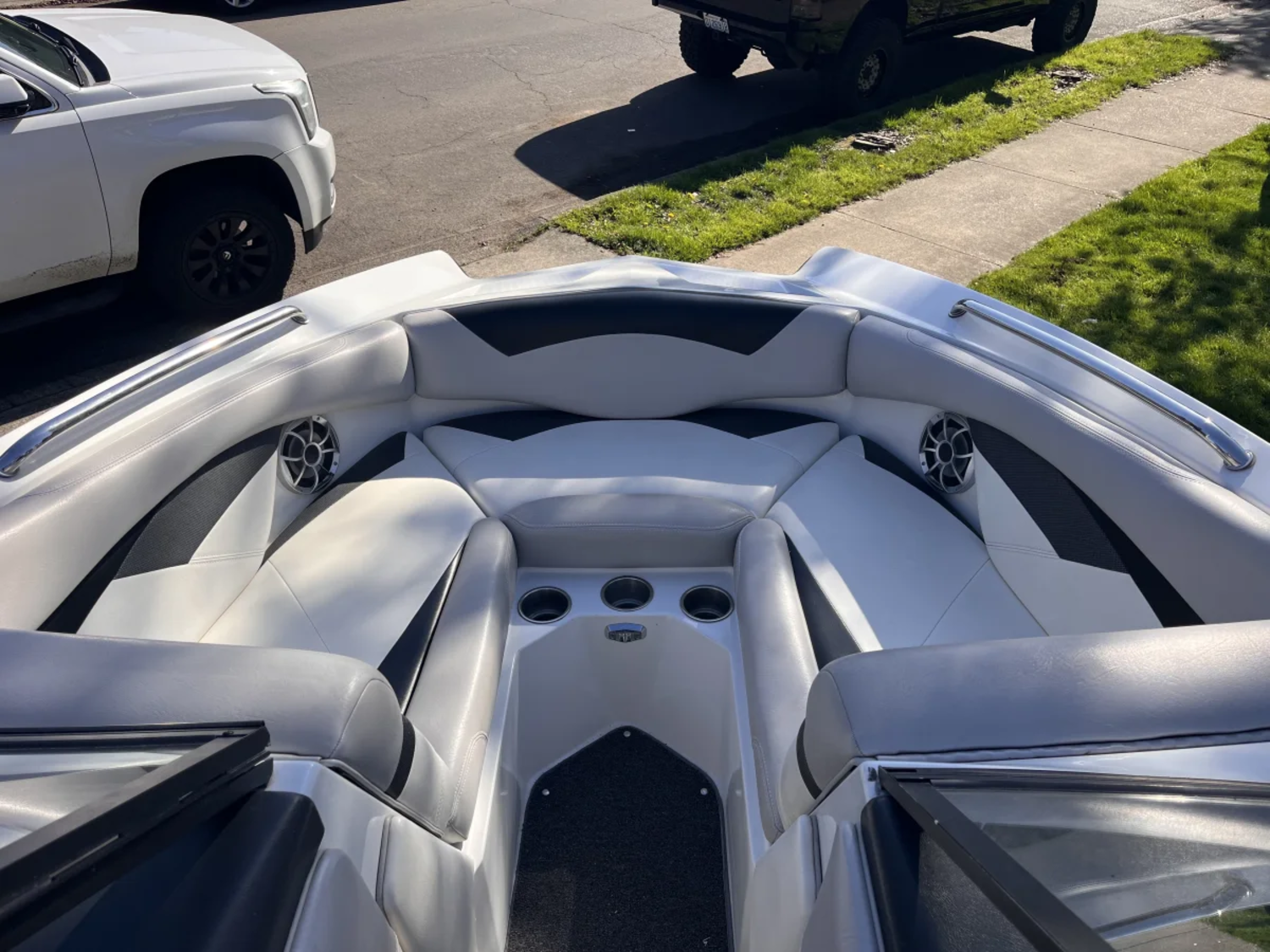 2009 Tige RZ2 Surf, wake boat. Clean. 580 hrs. Ready for Summer!