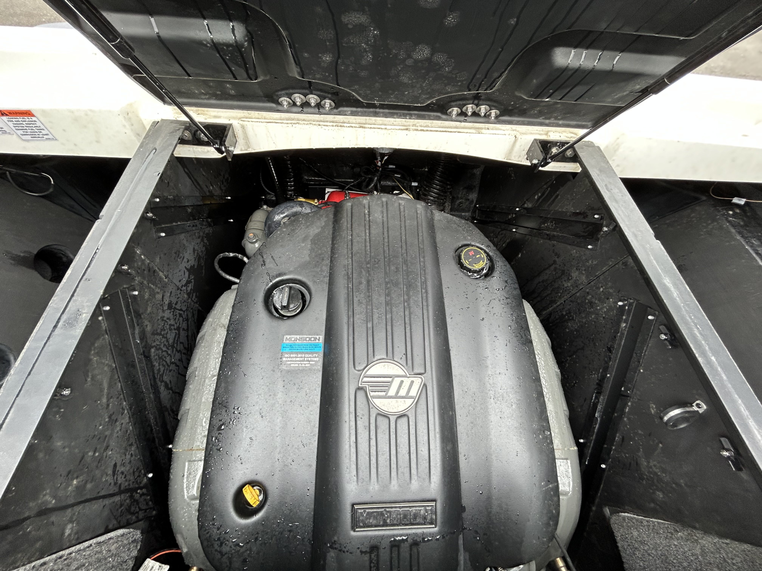 2025 Malibu 22 LSV