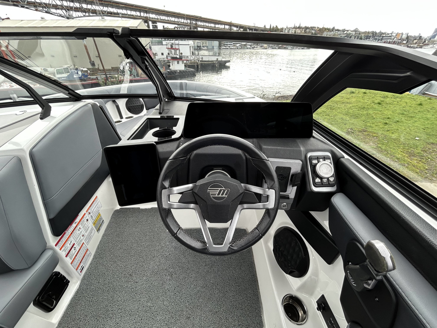 2025 Malibu 22 LSV