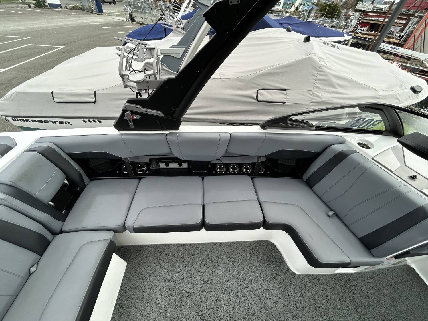 2025 Malibu 22 LSV