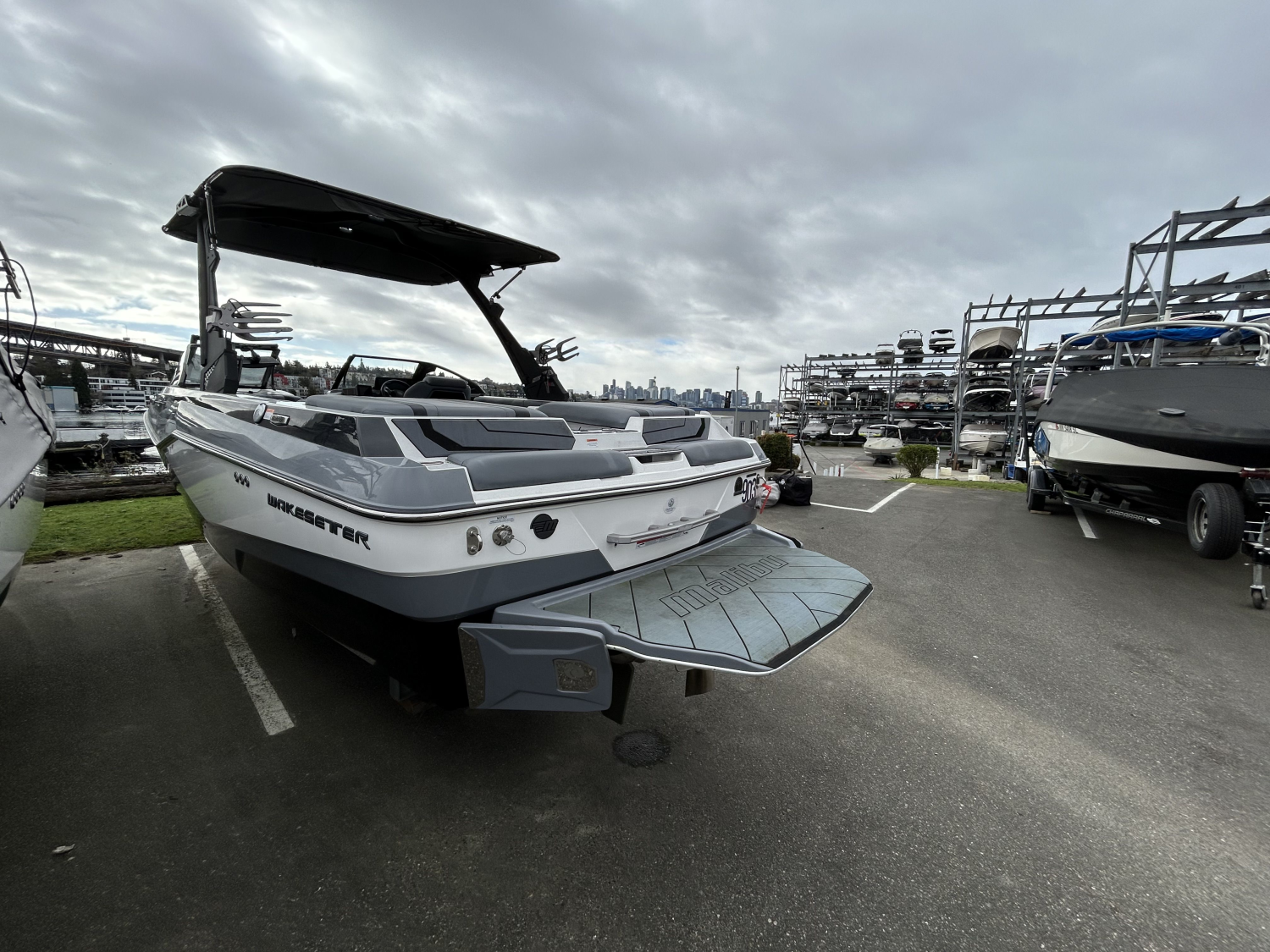 2025 Malibu 22 LSV