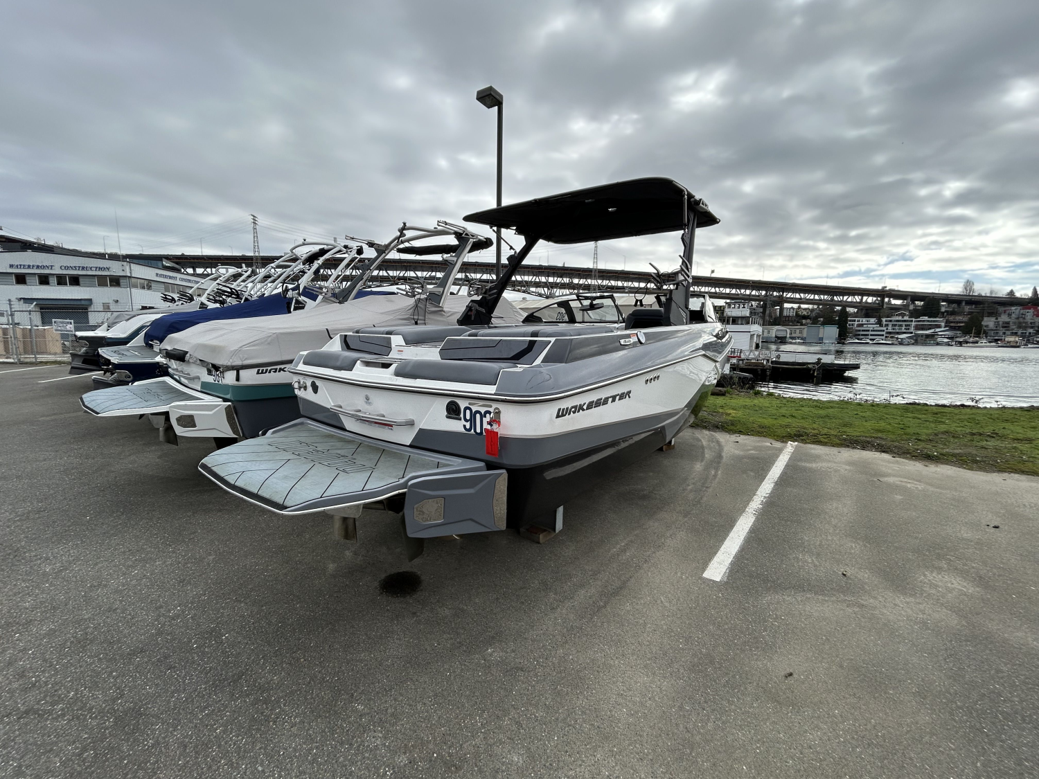 2025 Malibu 22 LSV