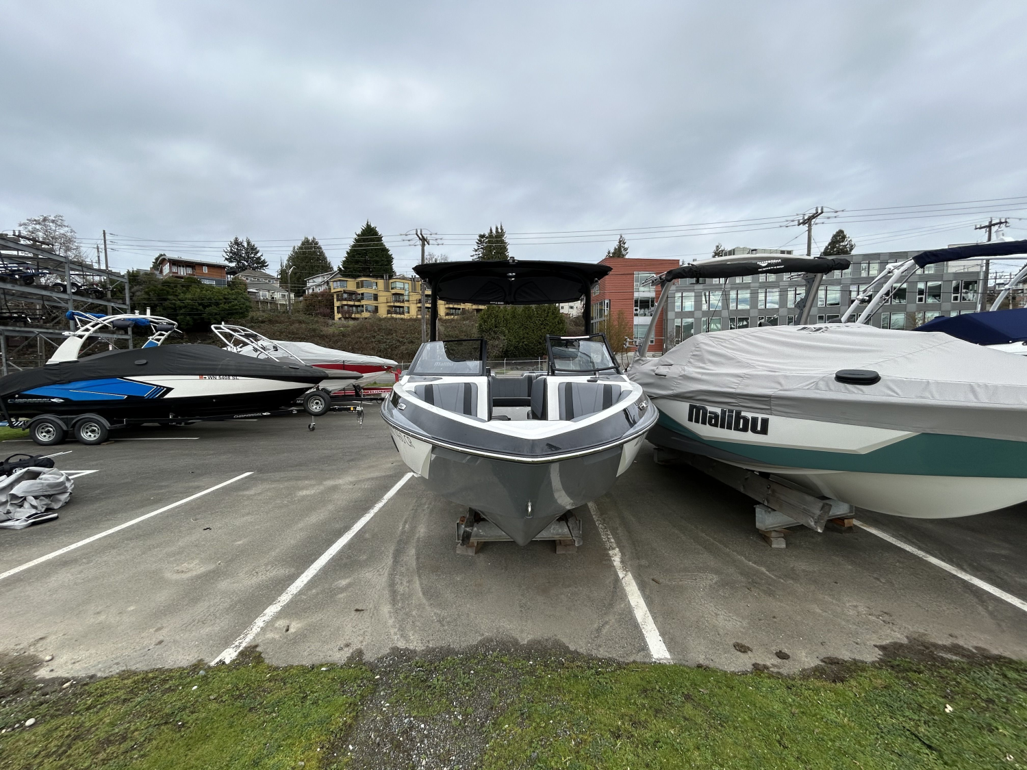 2025 Malibu 22 LSV