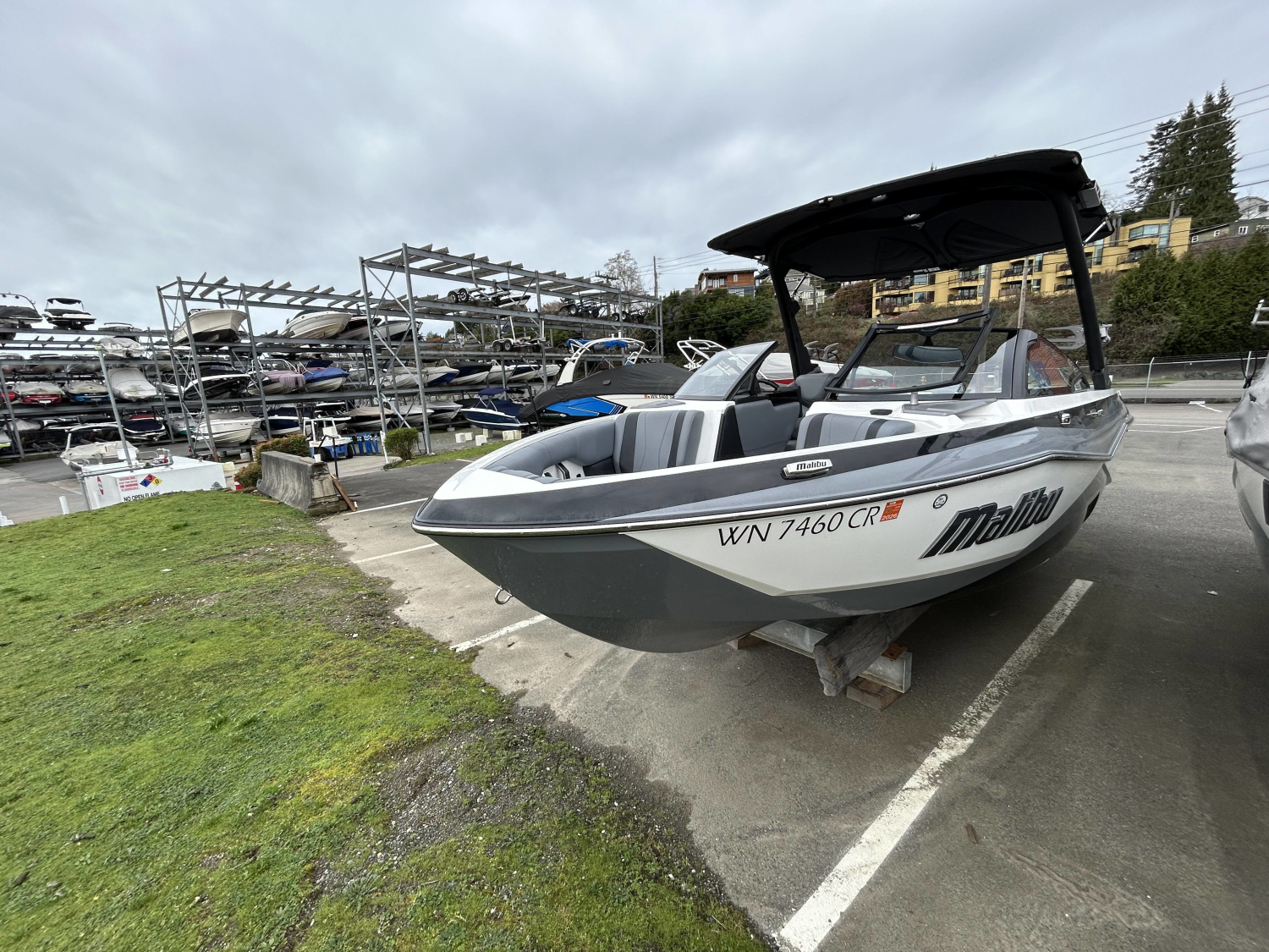 2025 Malibu 22 LSV