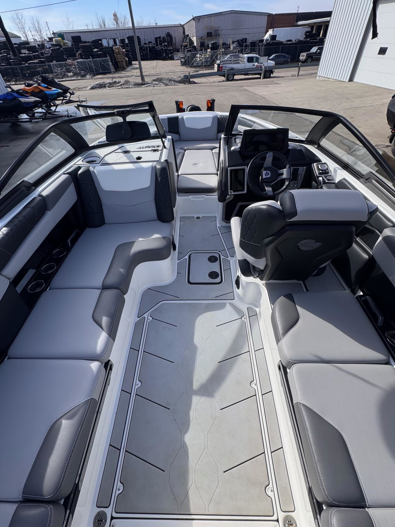 2022 Malibu Boats M220
