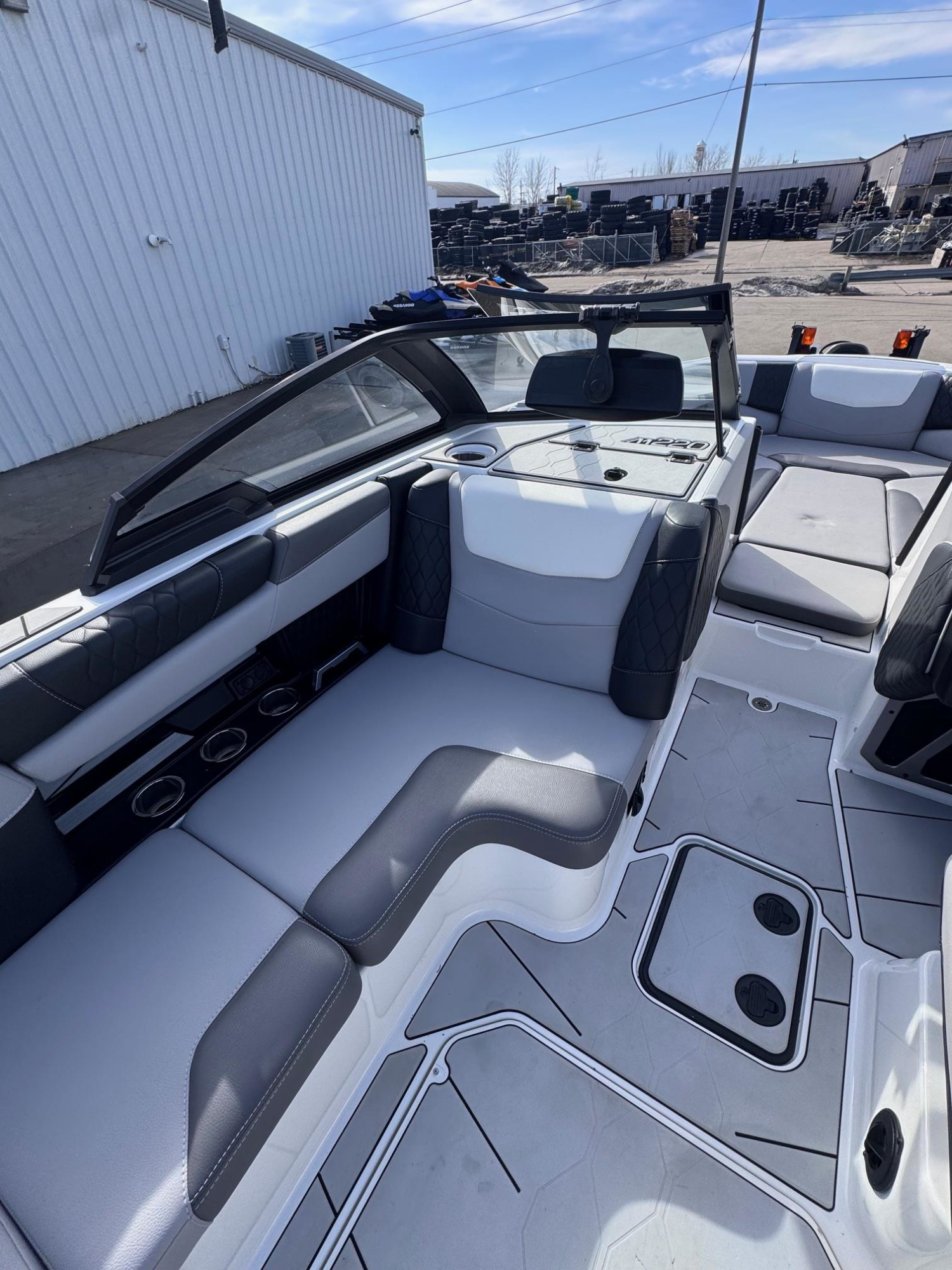 2022 Malibu Boats M220