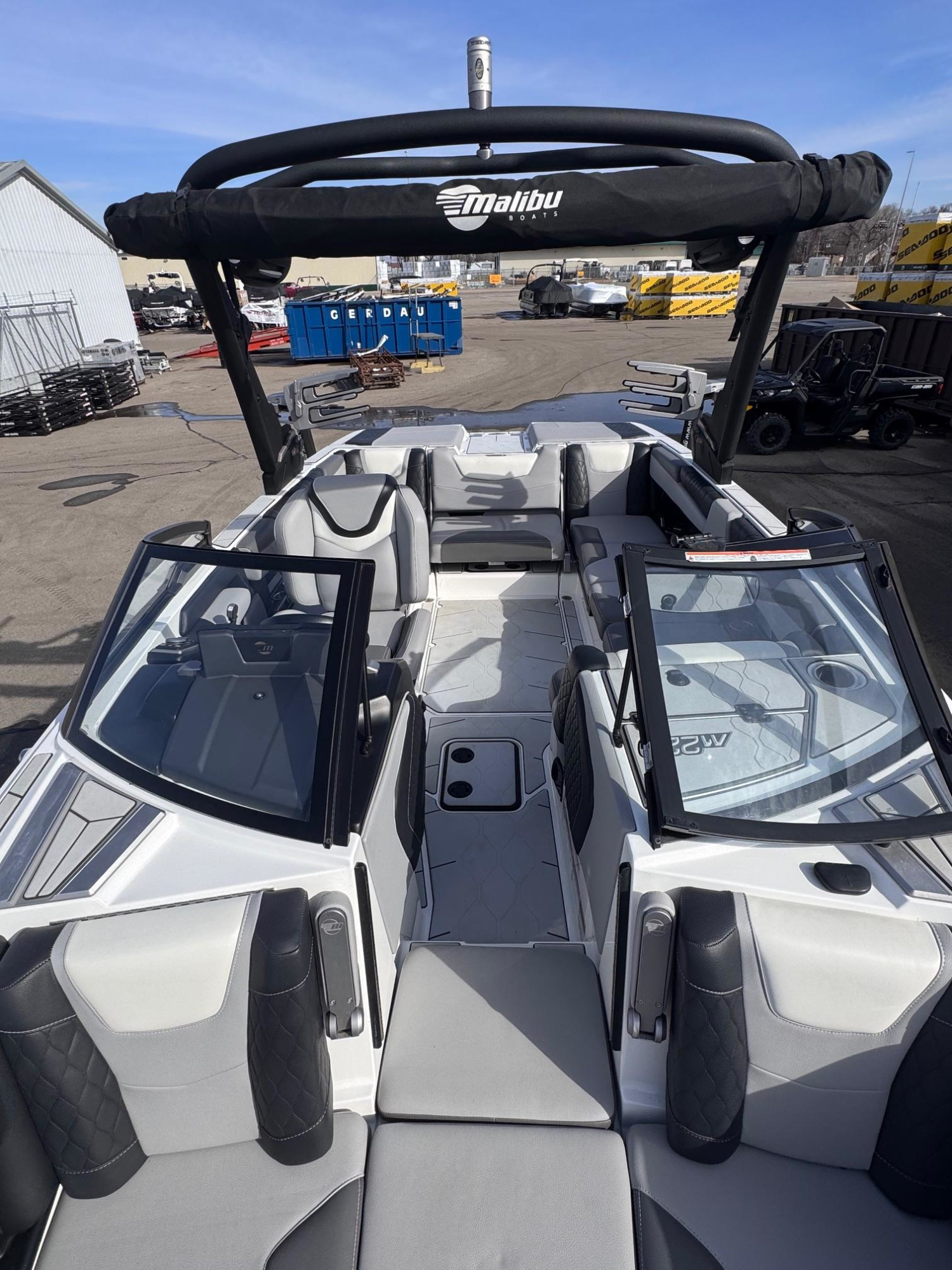 2022 Malibu Boats M220