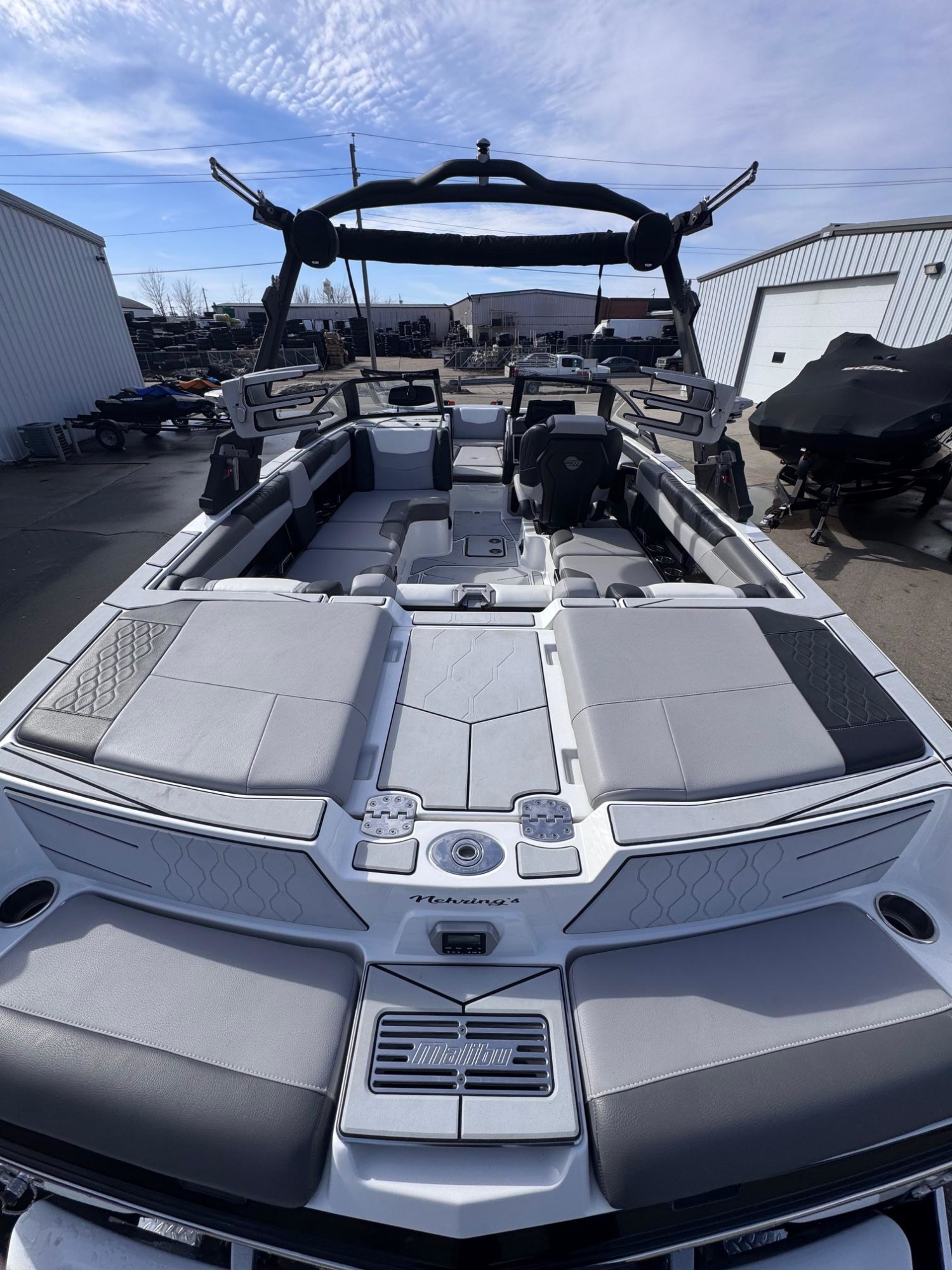 2022 Malibu Boats M220
