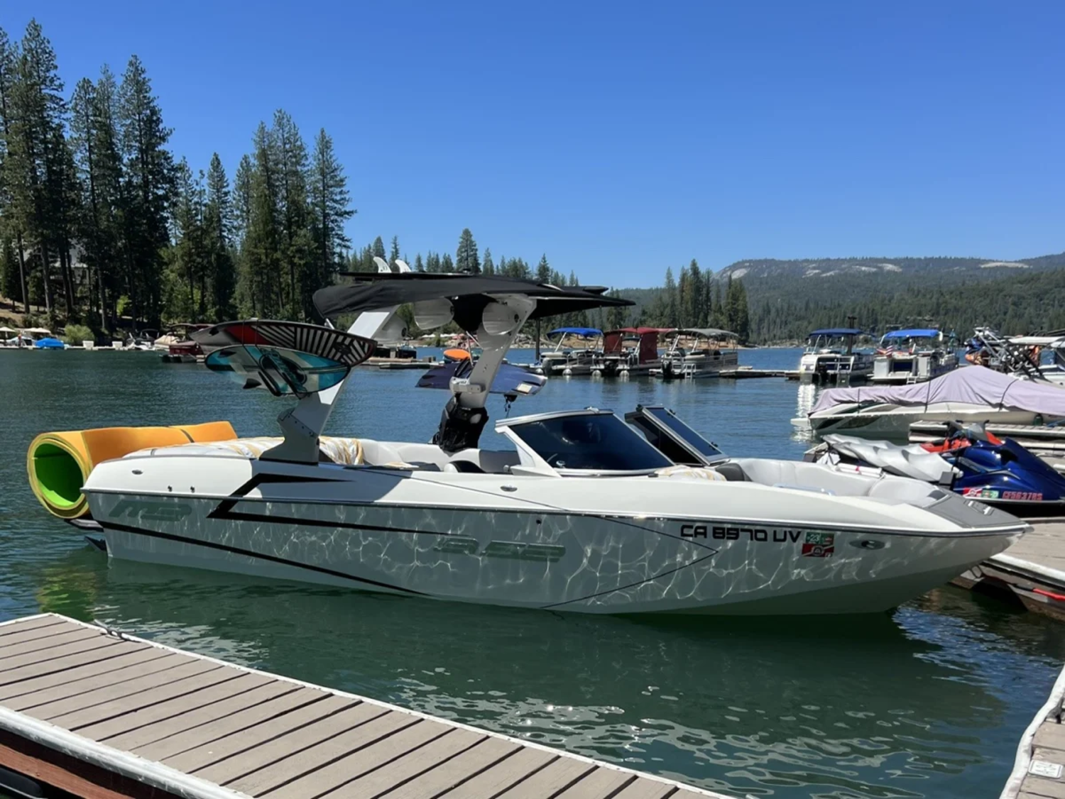 2017 MB Sports Boats B52 23