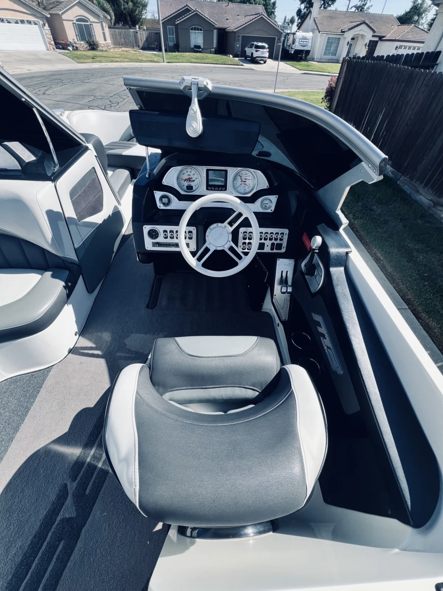 2017 MB Sports Boats B52 23
