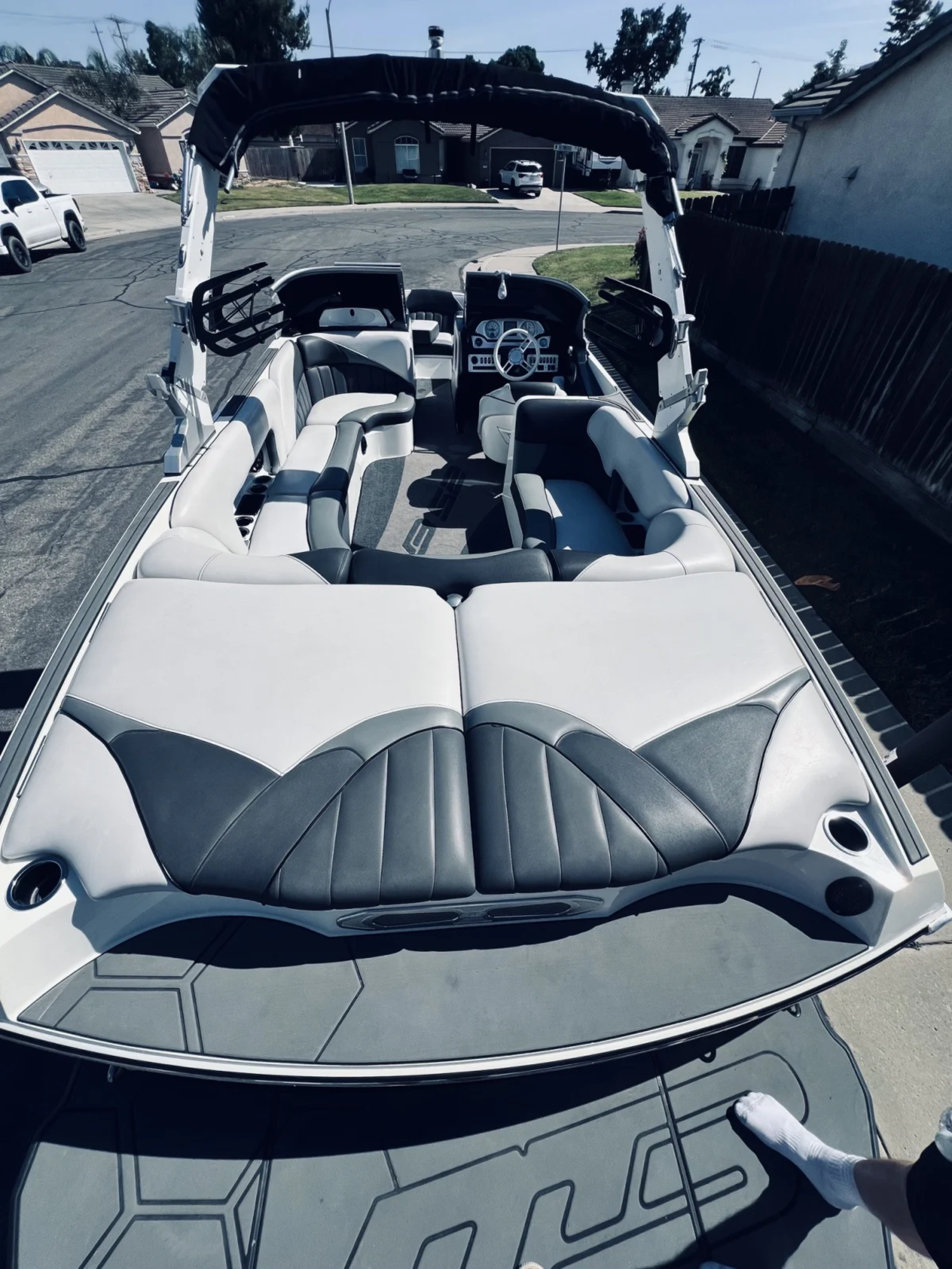 2017 MB Sports Boats B52 23