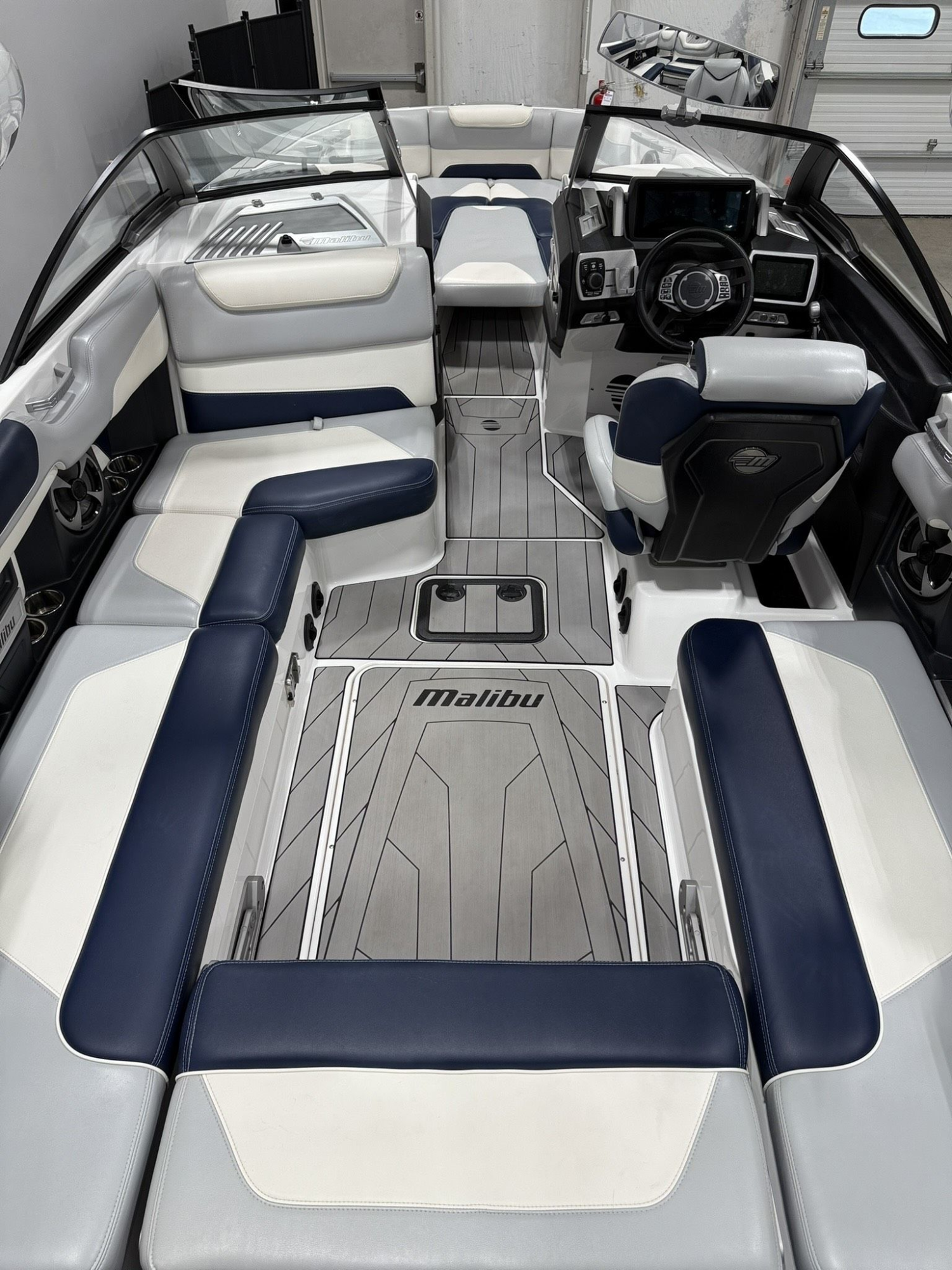 2019 Malibu M235