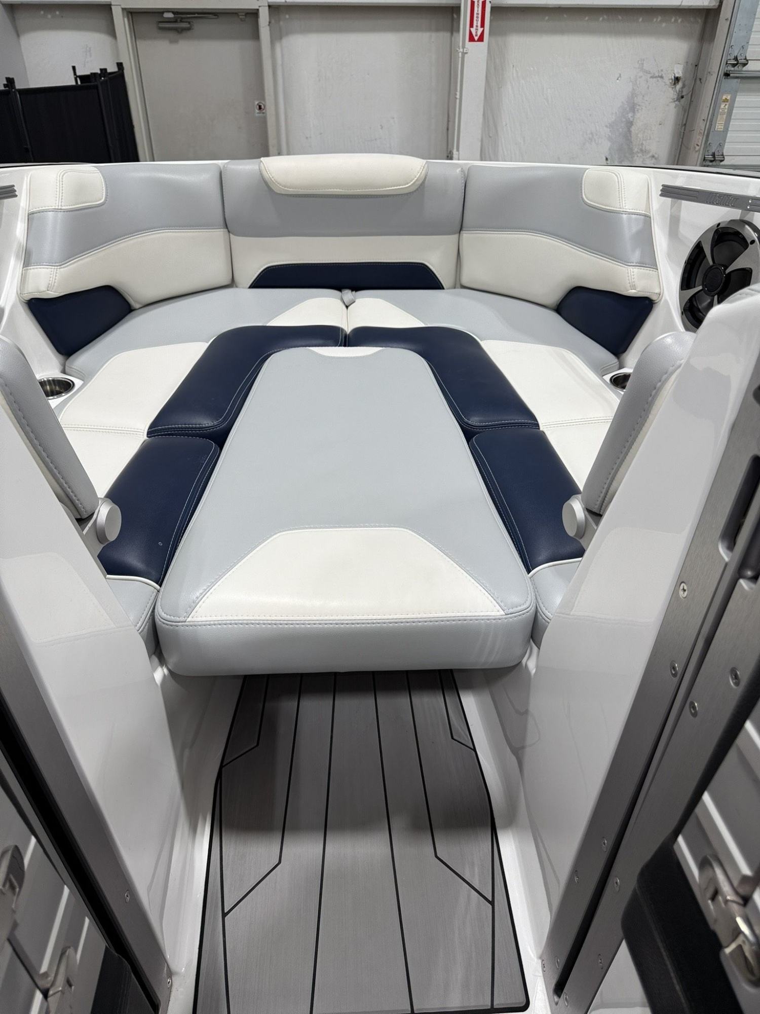 2019 Malibu M235
