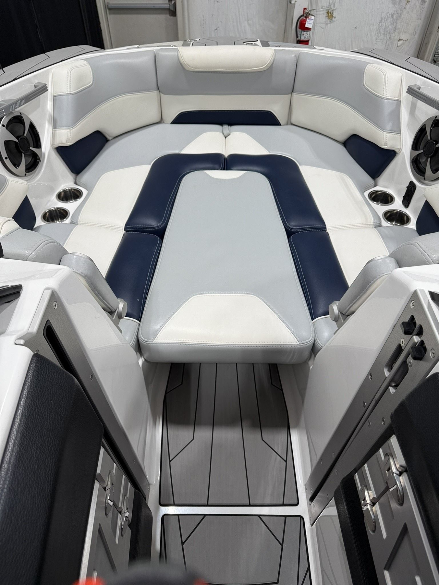 2019 Malibu M235