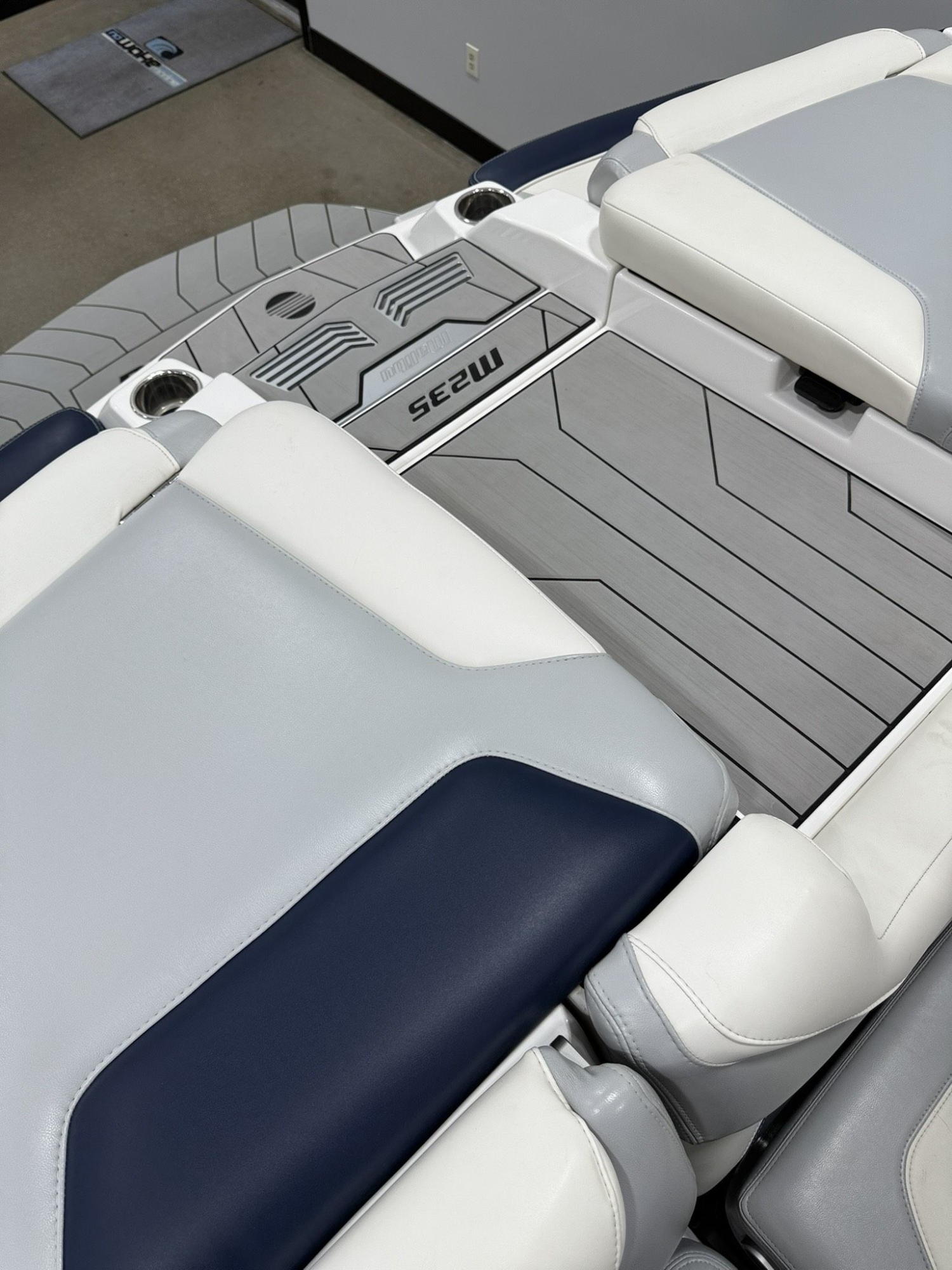 2019 Malibu M235