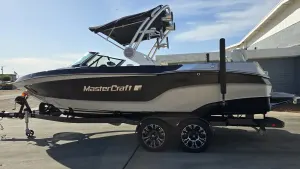 2023-mastercraft-xt23-137855-image0.webp