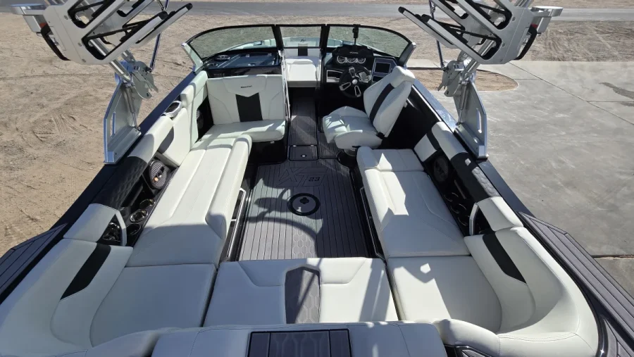 2023-mastercraft-xt23-137855-image1.webp