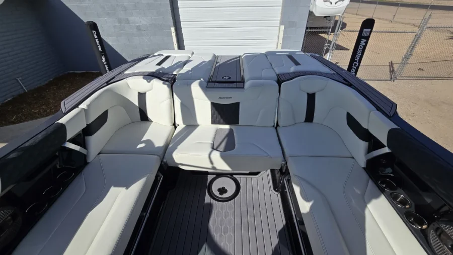 2023-mastercraft-xt23-137855-image7.webp