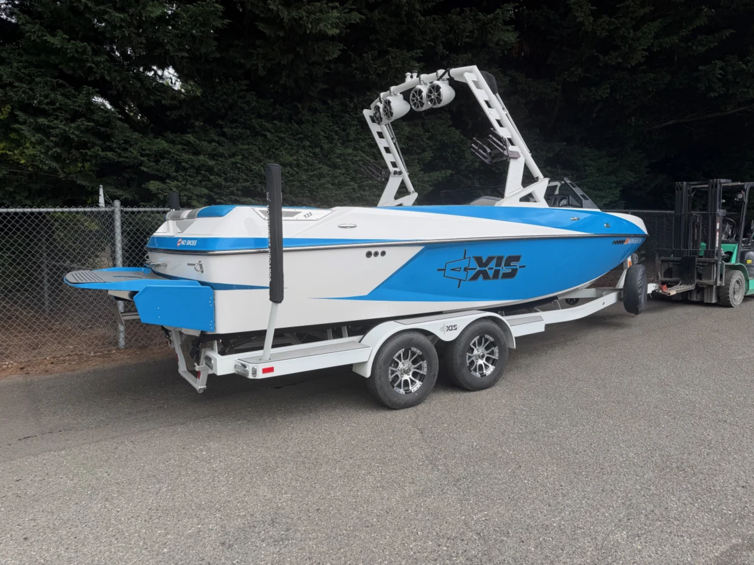 2017 Axis T22